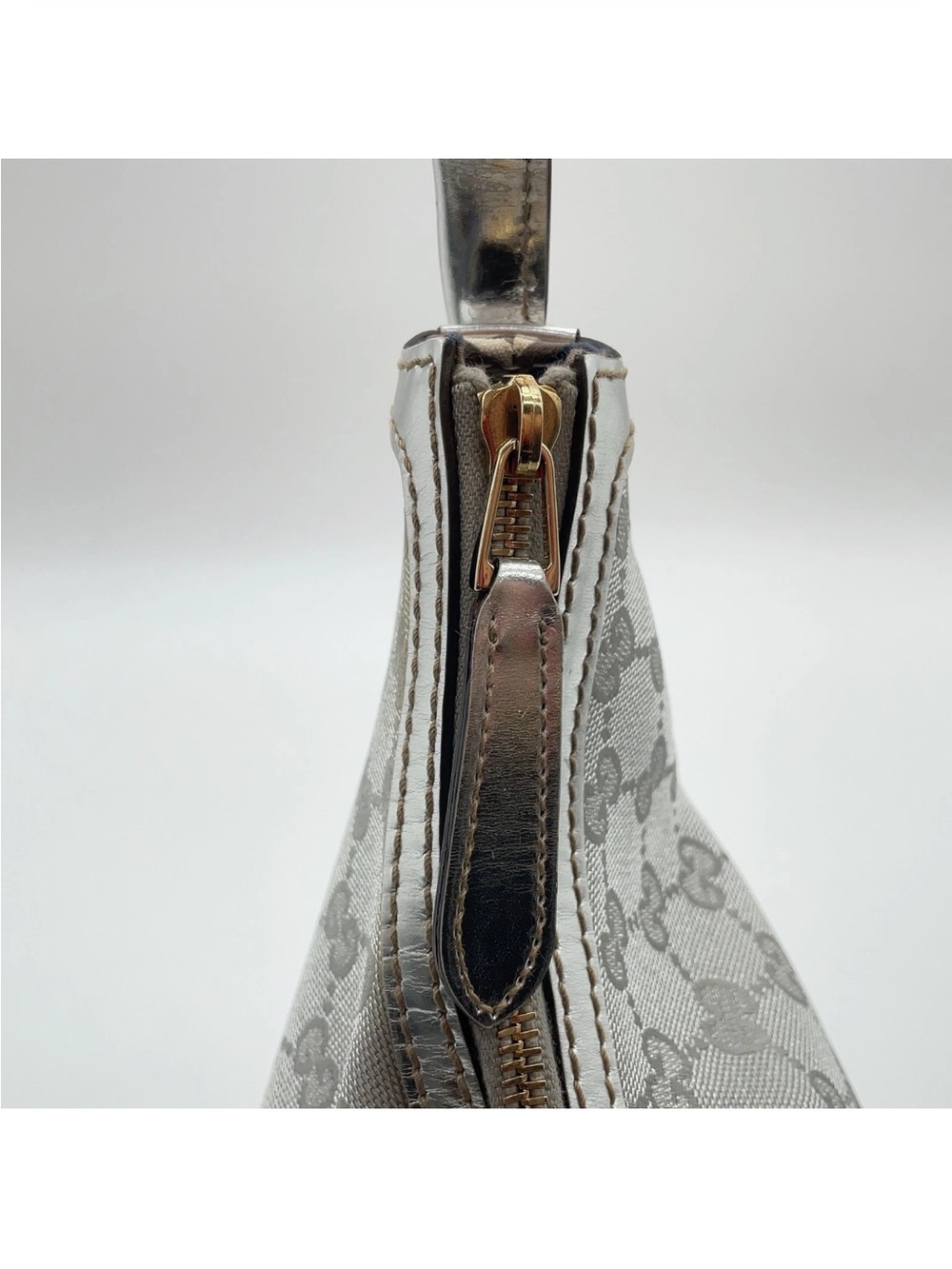 Gucci interlocking G Monogram Hobo Bag - metallic silver - Picture 4 of 14